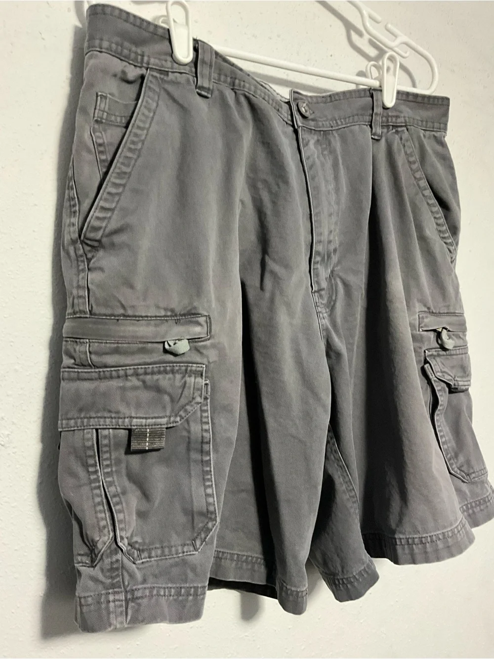 Big Dogs Gray Cargo Shorts with Multi-Pocket Utility